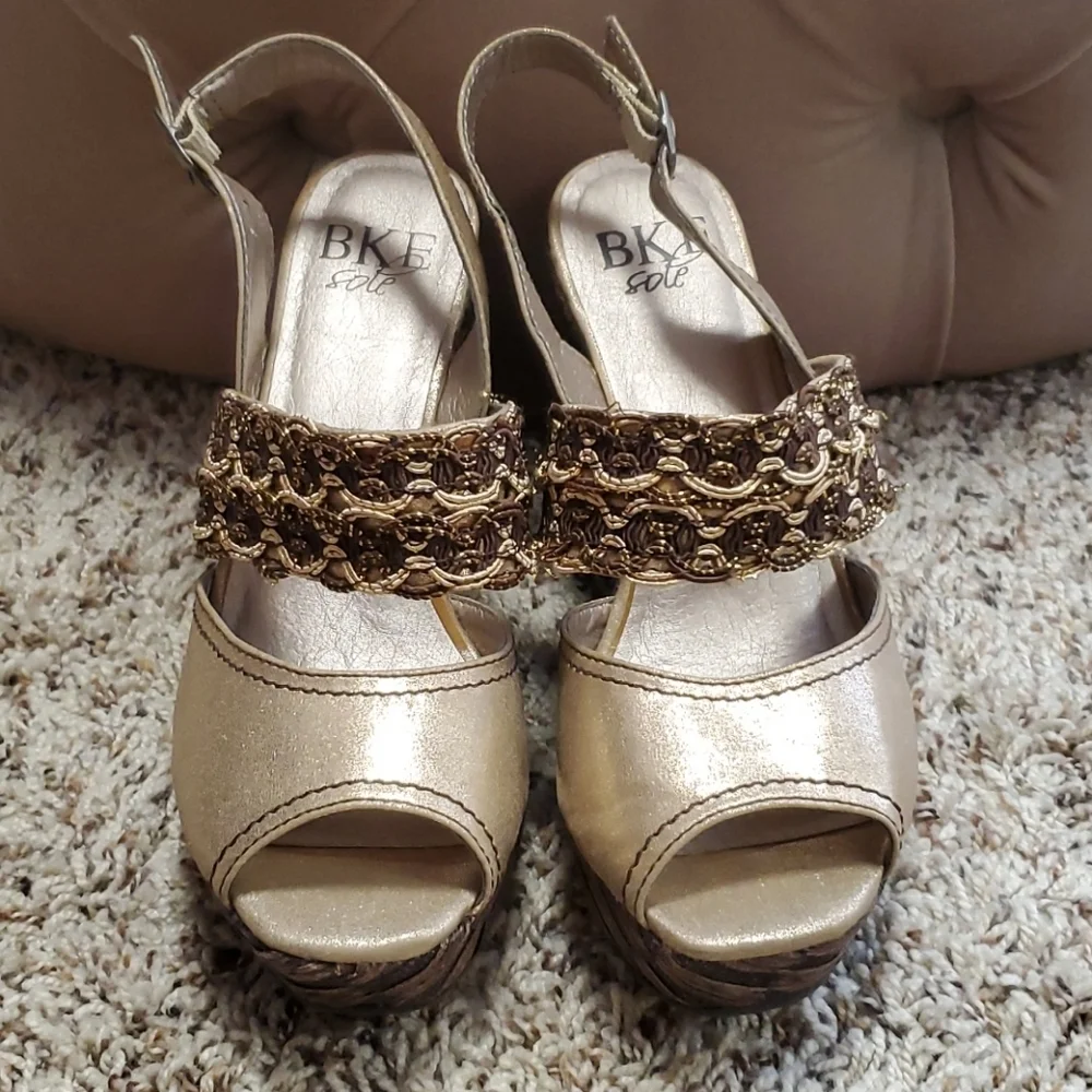 BKE Bronze Shimmer Wedges